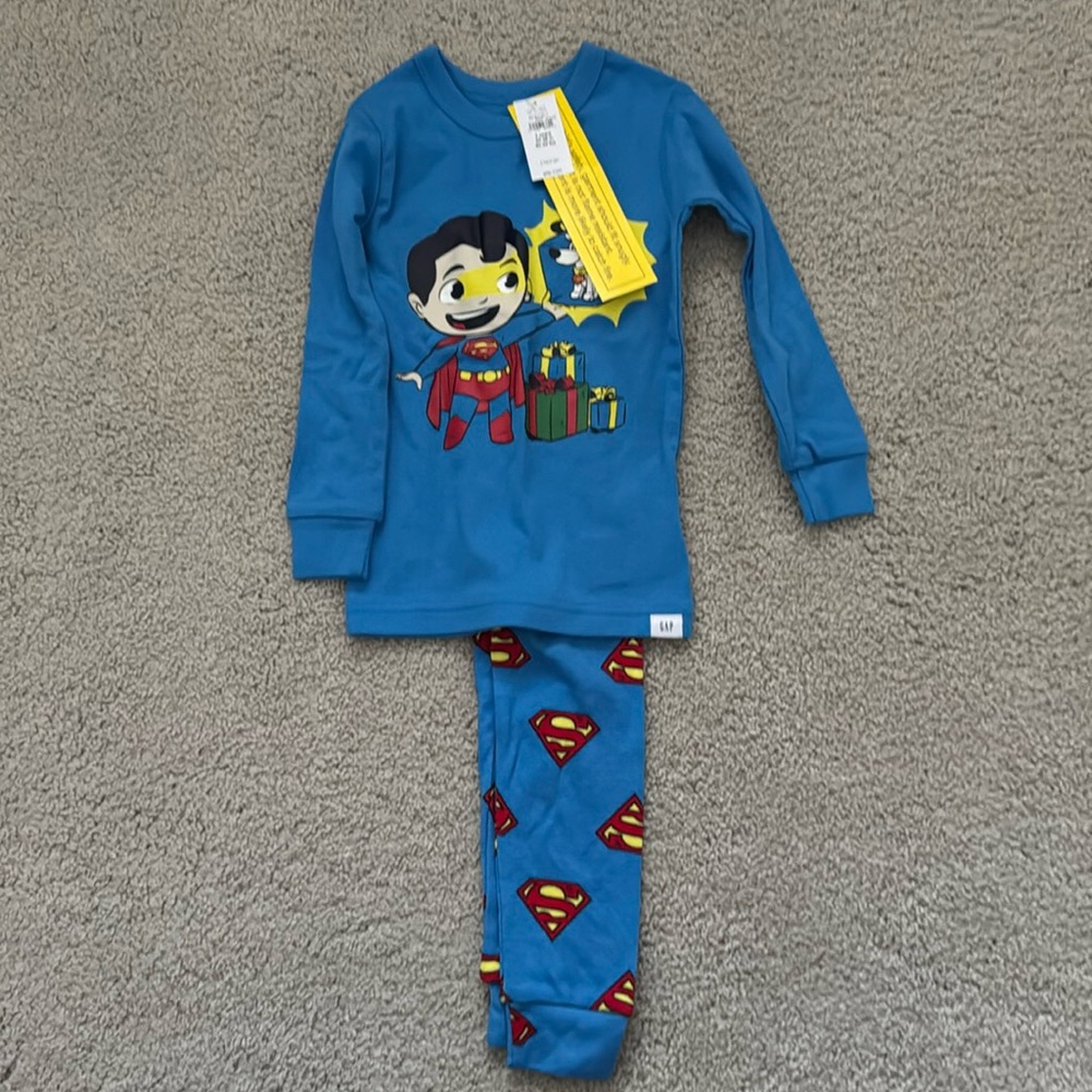 NWT Baby Gap Superman Holiday Pajamas in Sz 2T